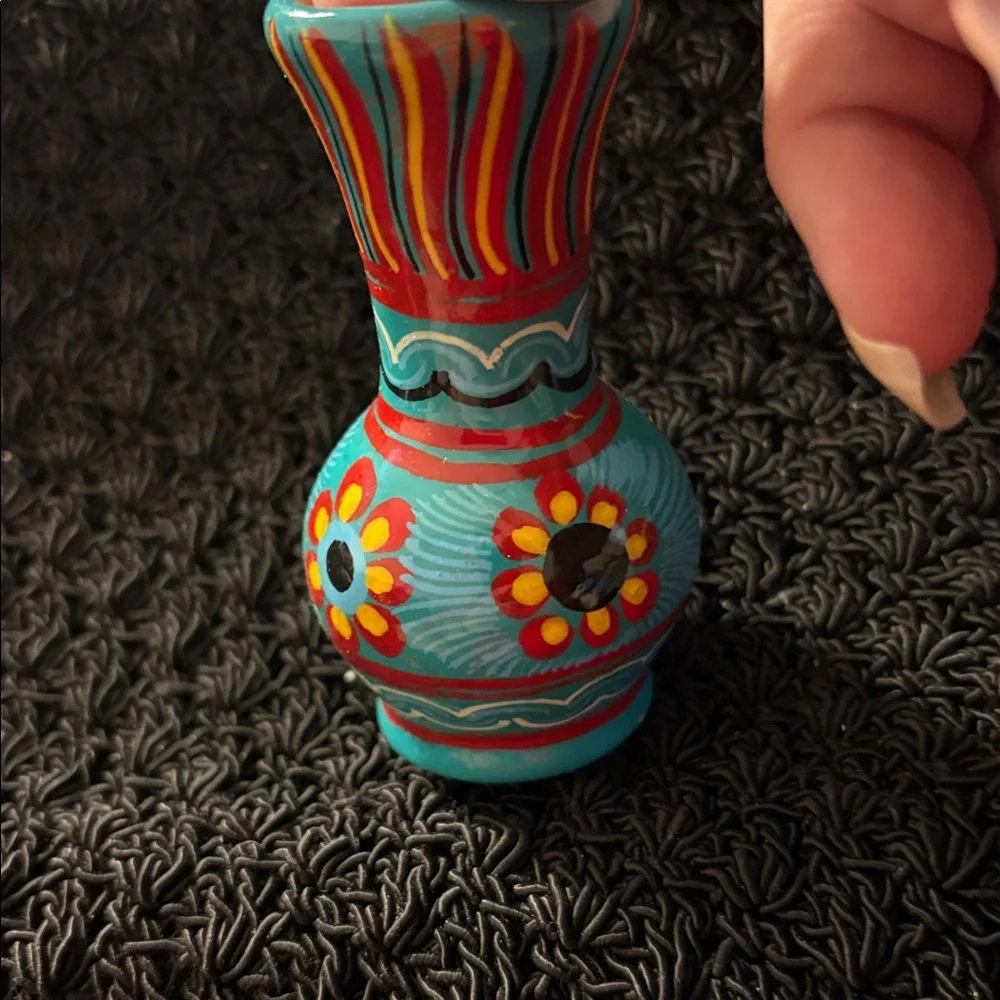 N/A vibrant hand